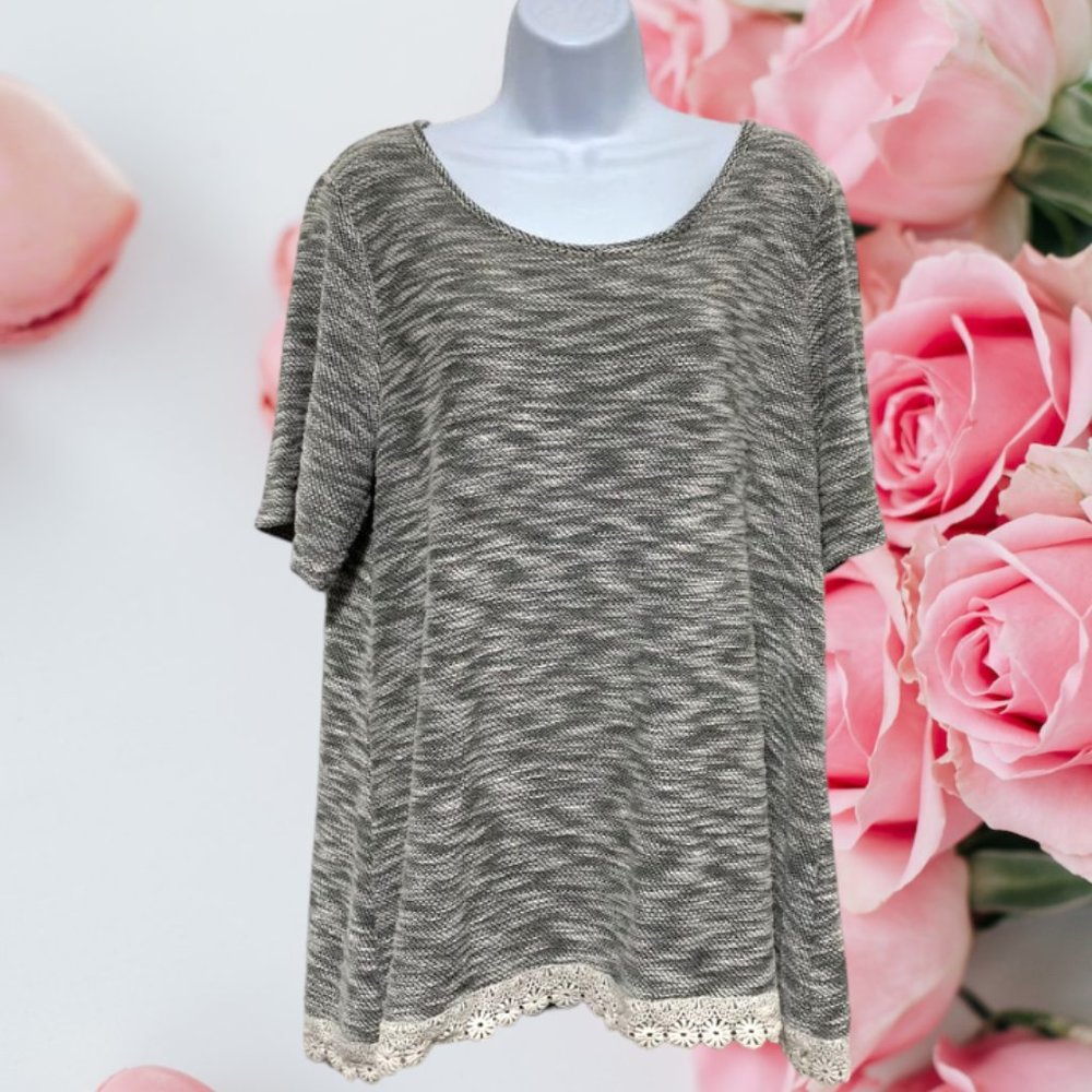 Women's 1X-Plus Size Short Sleeve Top Crew Neck, Bottom Trim With Lace Design